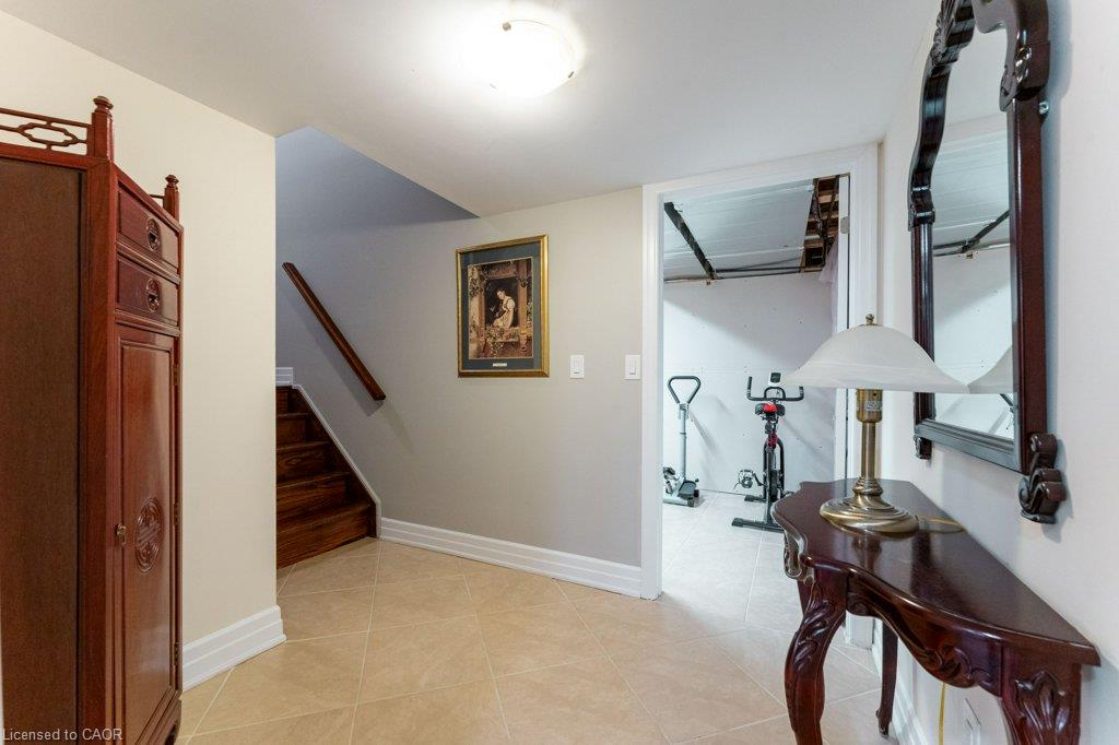 85 Aird Court Property Photo 36