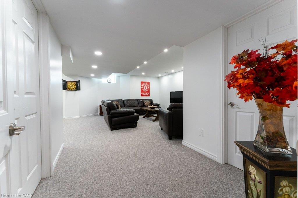 85 Aird Court Property Photo 37