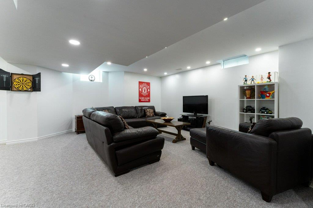 85 Aird Court Property Photo 38