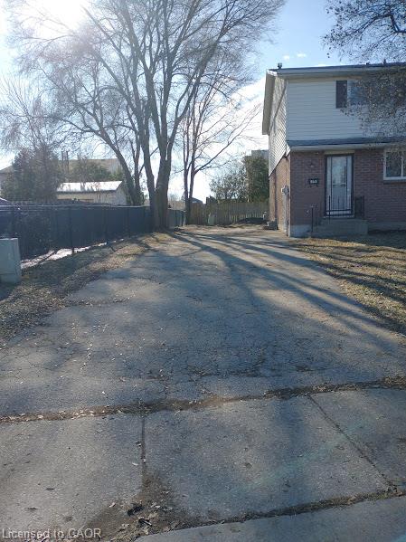 144 Sekura Crescent Property Photo 2