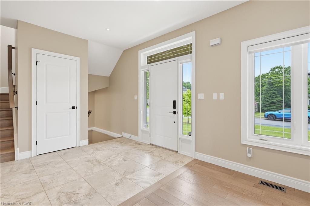 1 Lindsay Way Property Photo 5