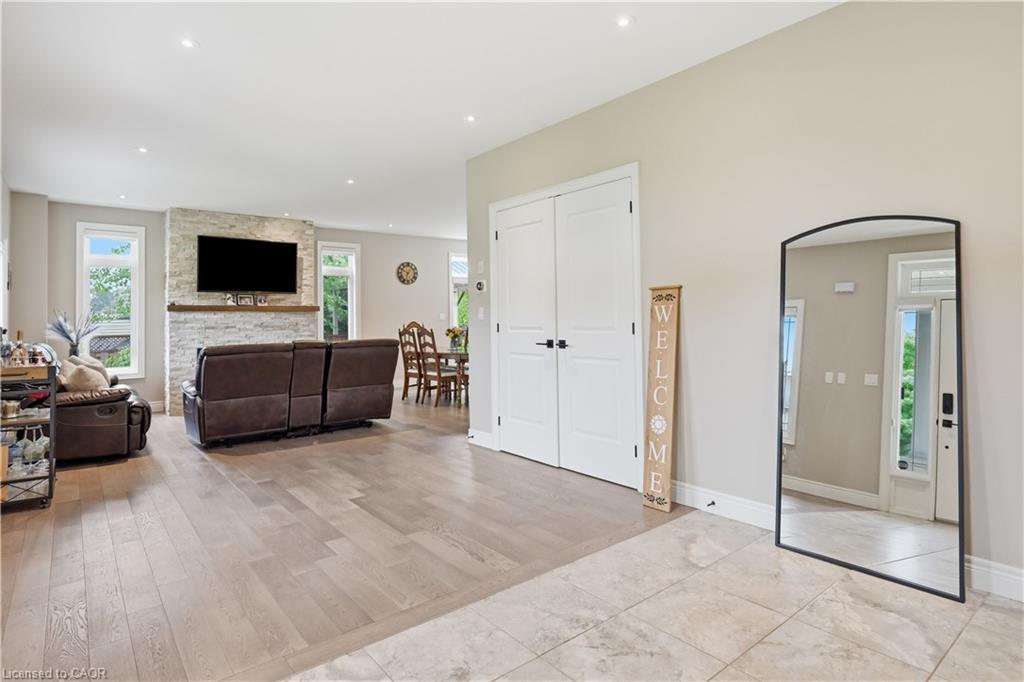 1 Lindsay Way Property Photo 6