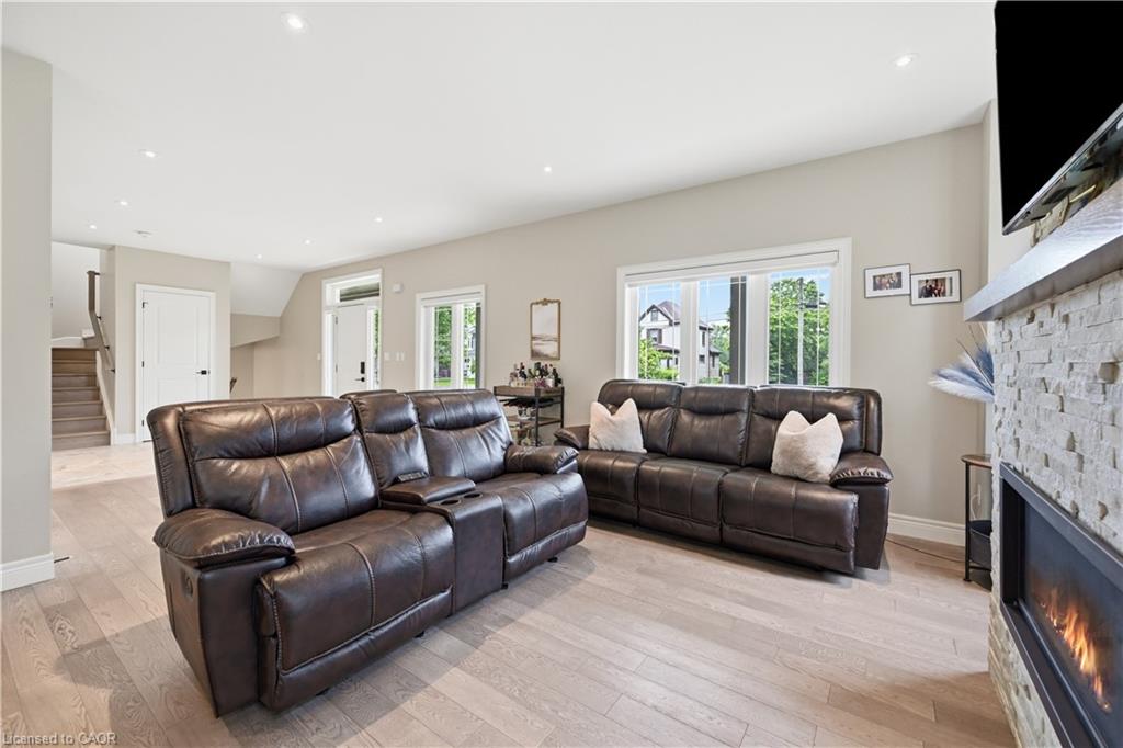 1 Lindsay Way Property Photo 7