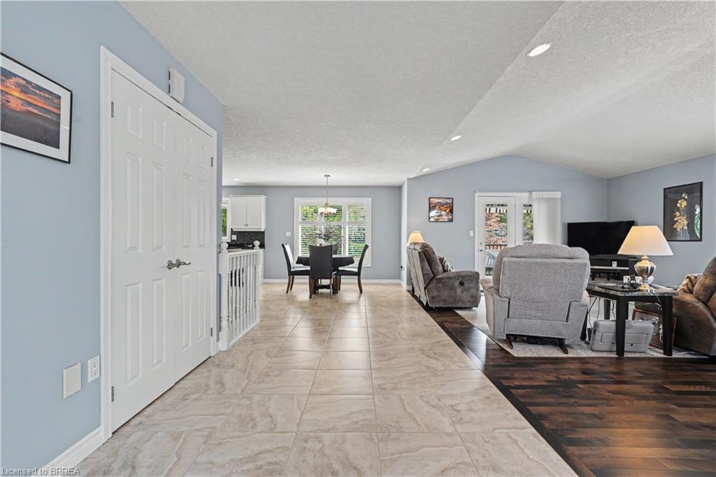 8 Upton Court Property Photo 5