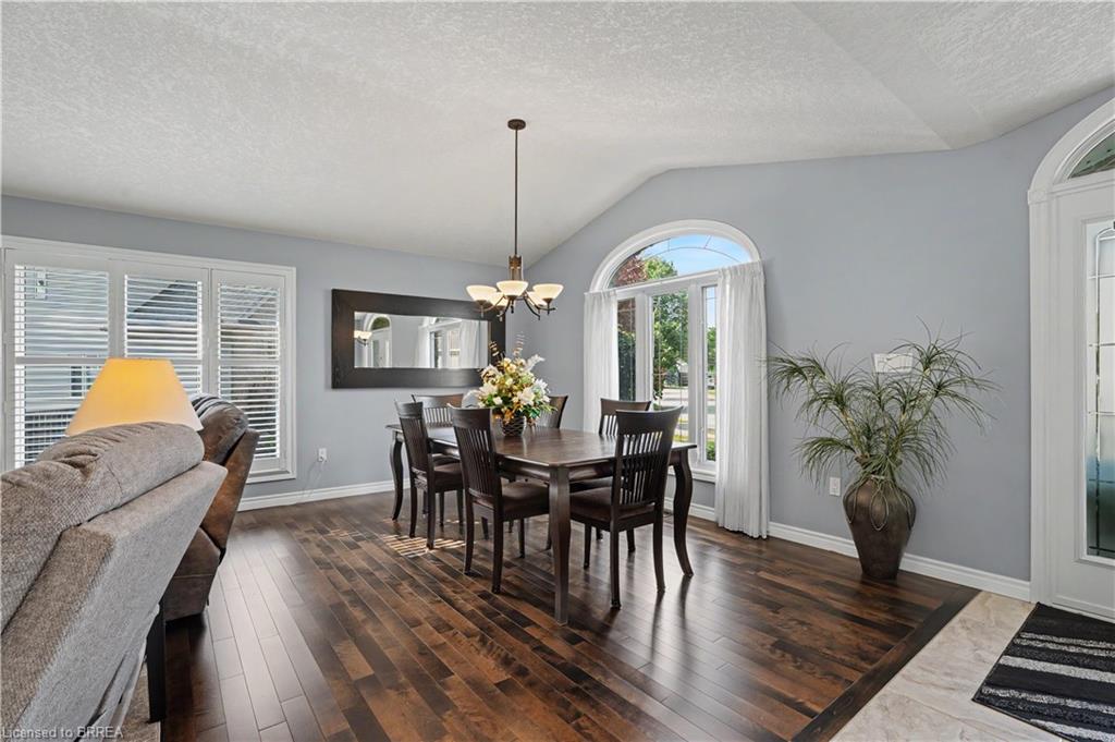 8 Upton Court Property Photo 6