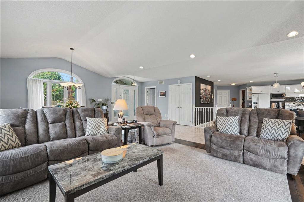 8 Upton Court Property Photo 8