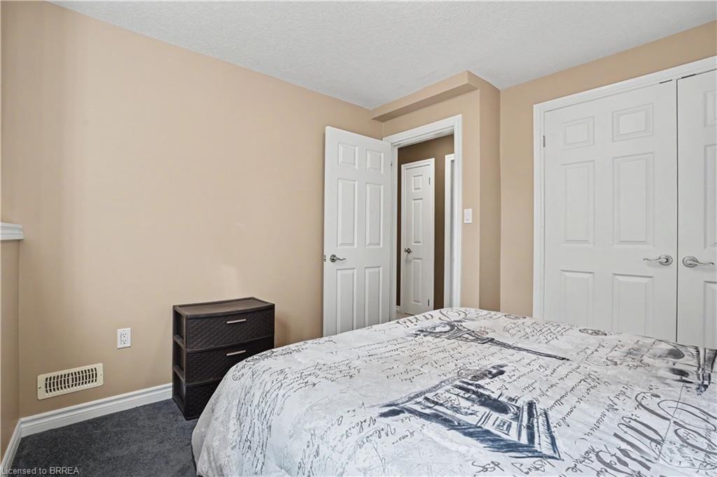 8 Upton Court Property Photo 25