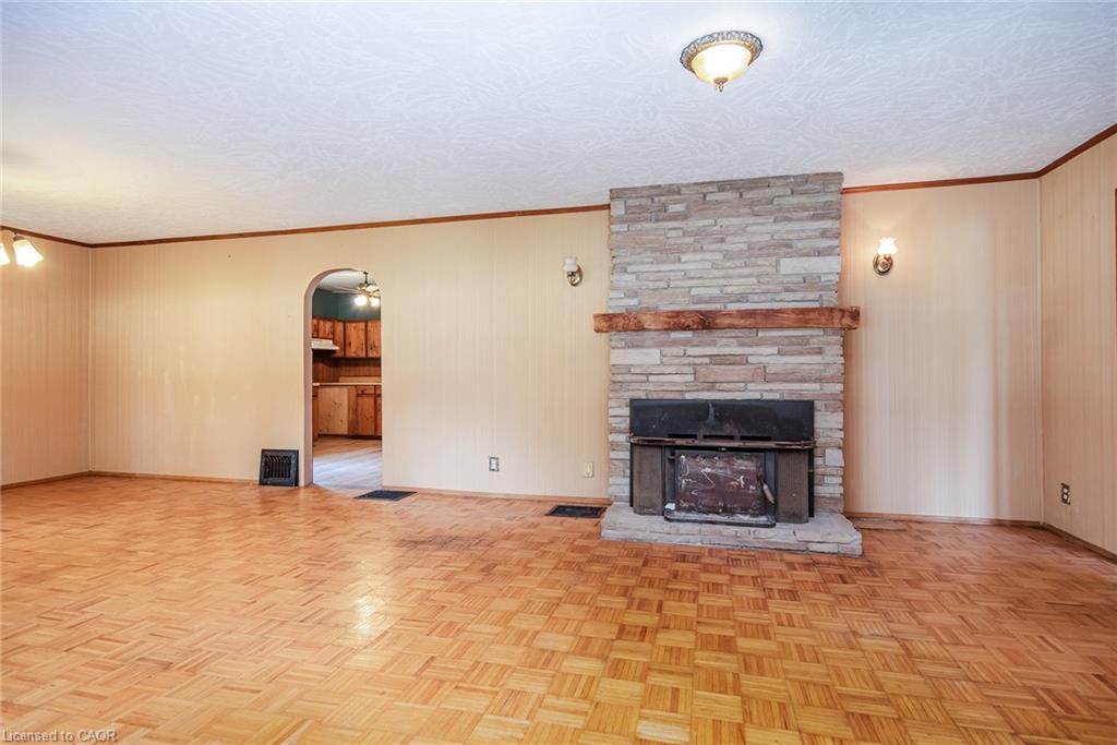 1310 Snyder's Road E Property Photo 11