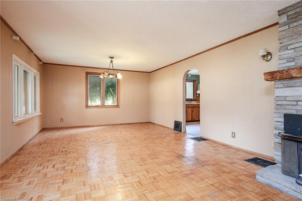 1310 Snyder's Road E Property Photo 12