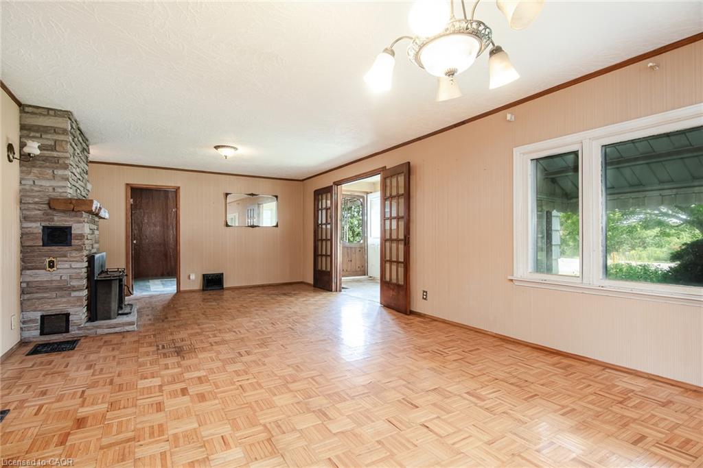 1310 Snyder's Road E Property Photo 14