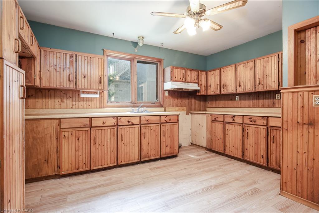 1310 Snyder's Road E Property Photo 15