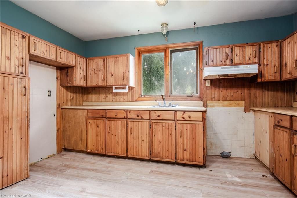 1310 Snyder's Road E Property Photo 16