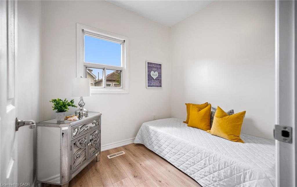35 Britannia Avenue Property Photo 23