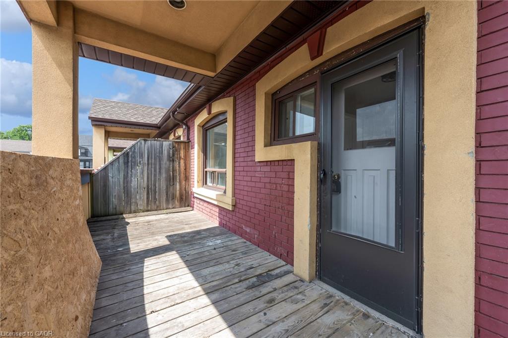 4-409 Charlton Avenue W Property Photo 2