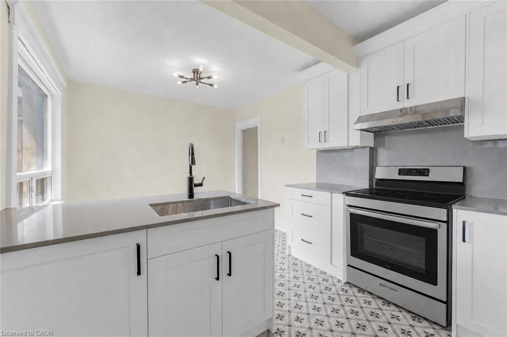 4-409 Charlton Avenue W Property Photo 3