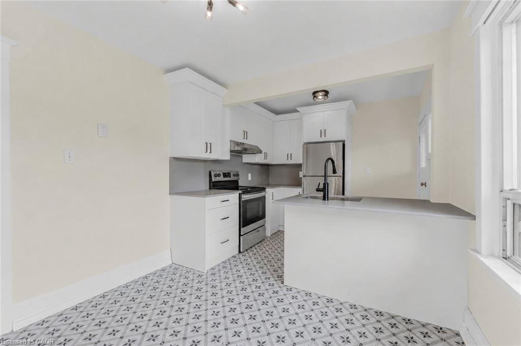 4-409 Charlton Avenue W Property Photo 4