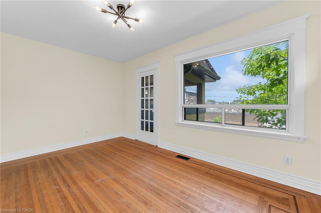 4-409 Charlton Avenue W Property Photo 7