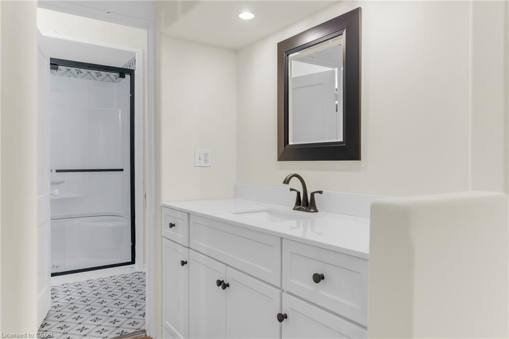 4-409 Charlton Avenue W Property Photo 12