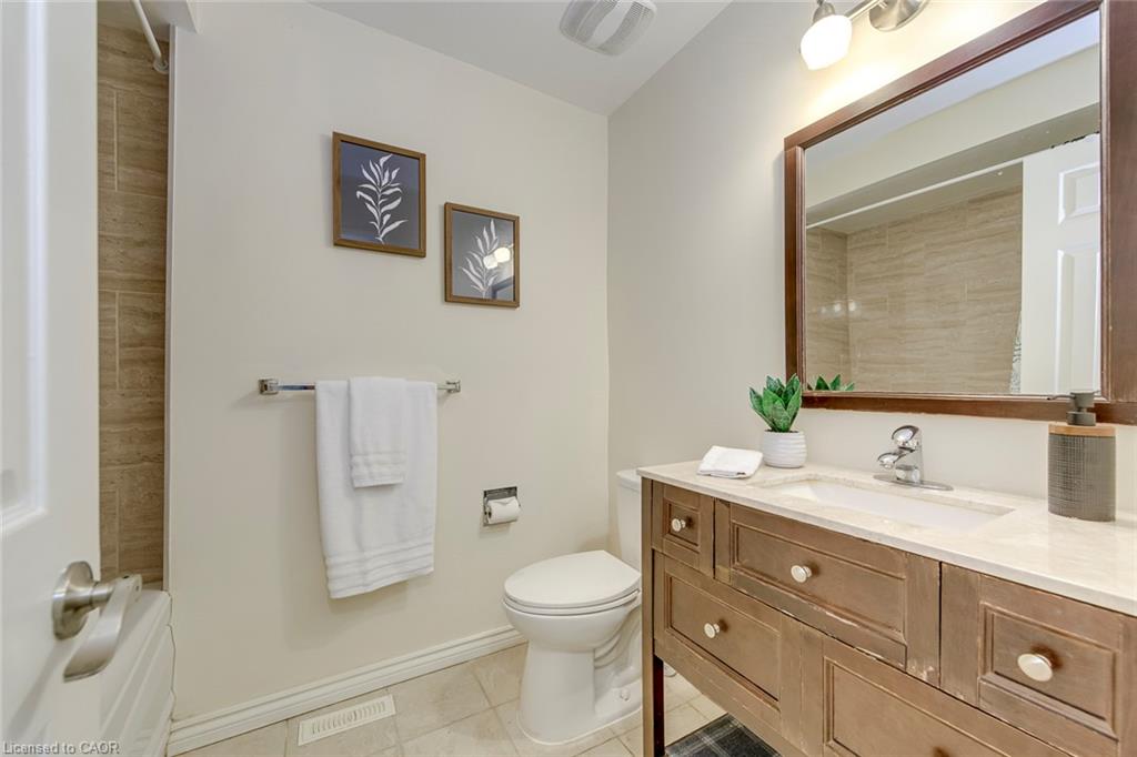 2549 Addingham Crescent Property Photo 20
