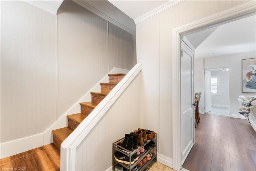 54 Weir Street S Property Photo 4