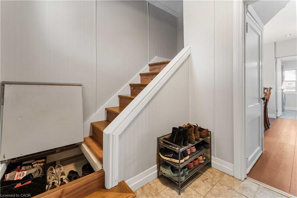 54 Weir Street S Property Photo 5