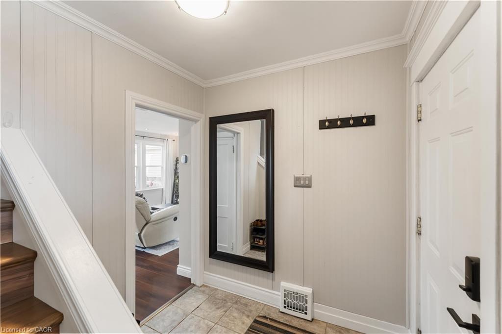 54 Weir Street S Property Photo 6