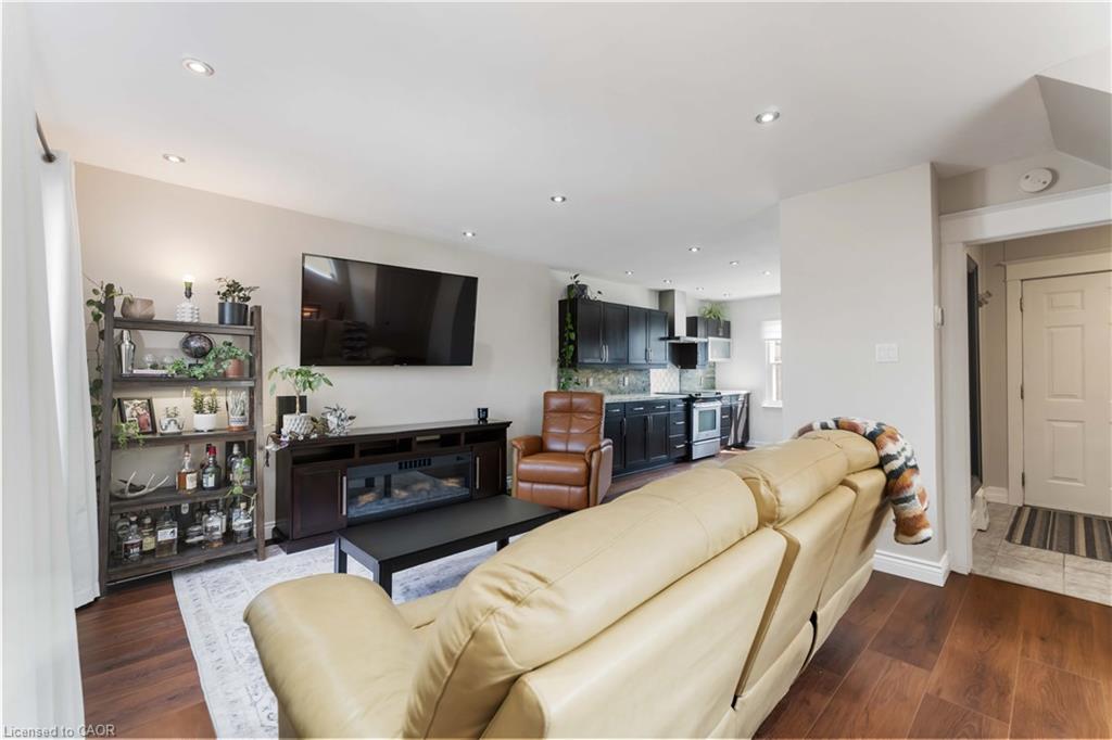 54 Weir Street S Property Photo 10