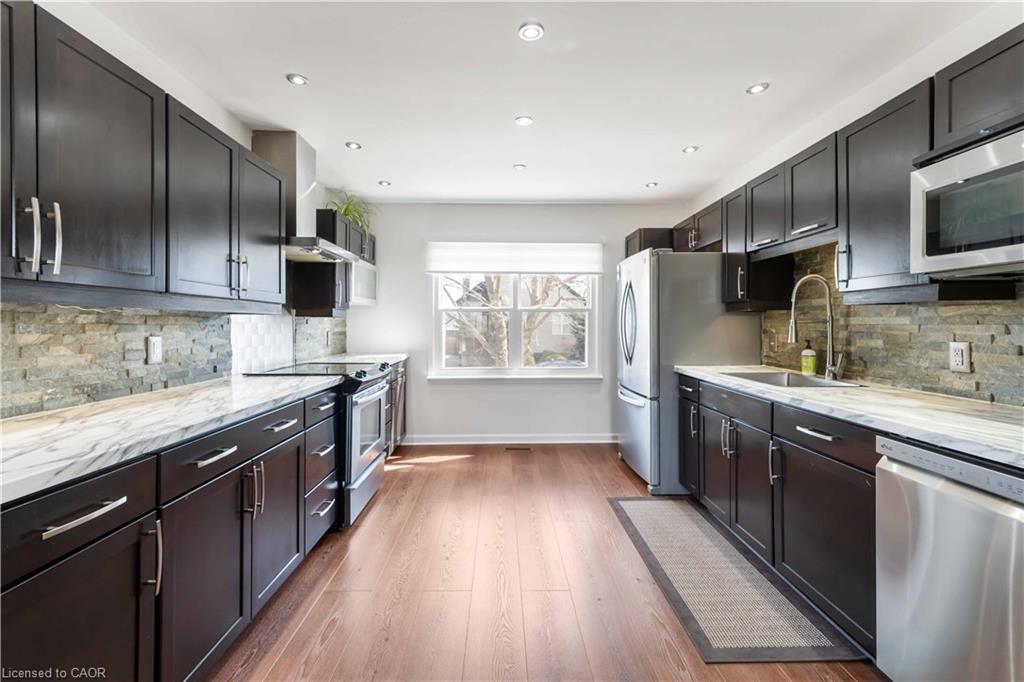 54 Weir Street S Property Photo 11