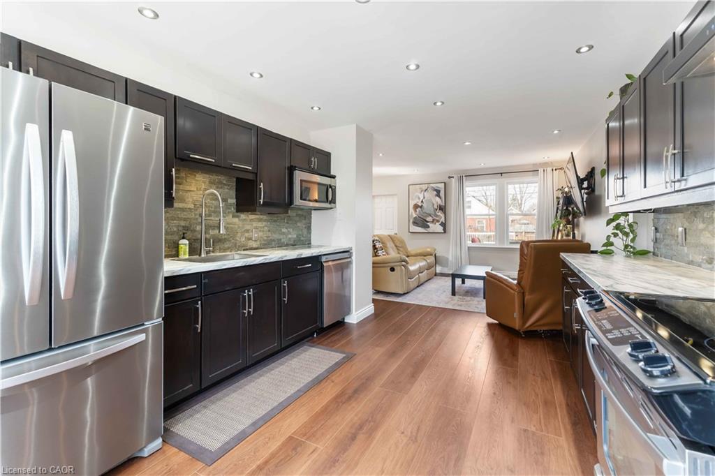54 Weir Street S Property Photo 14