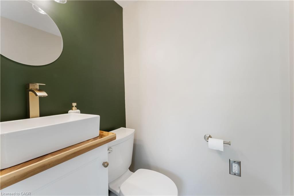 54 Weir Street S Property Photo 19