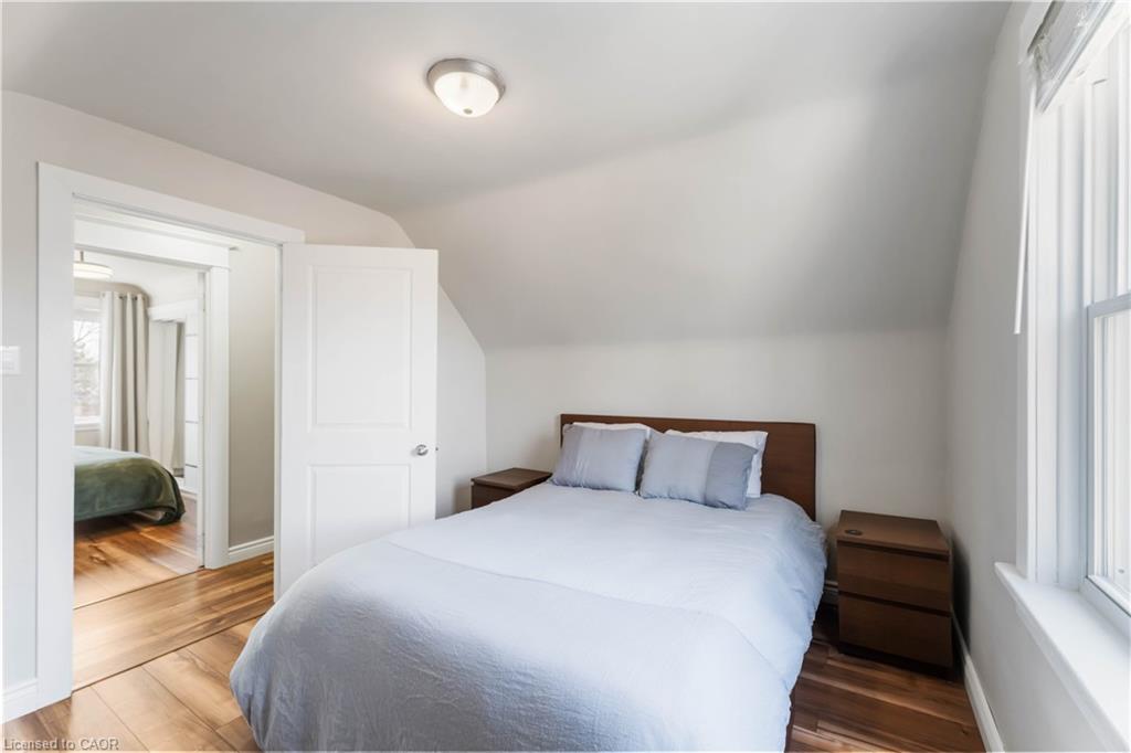 54 Weir Street S Property Photo 22