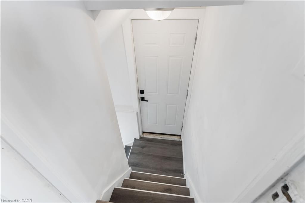 54 Weir Street S Property Photo 25