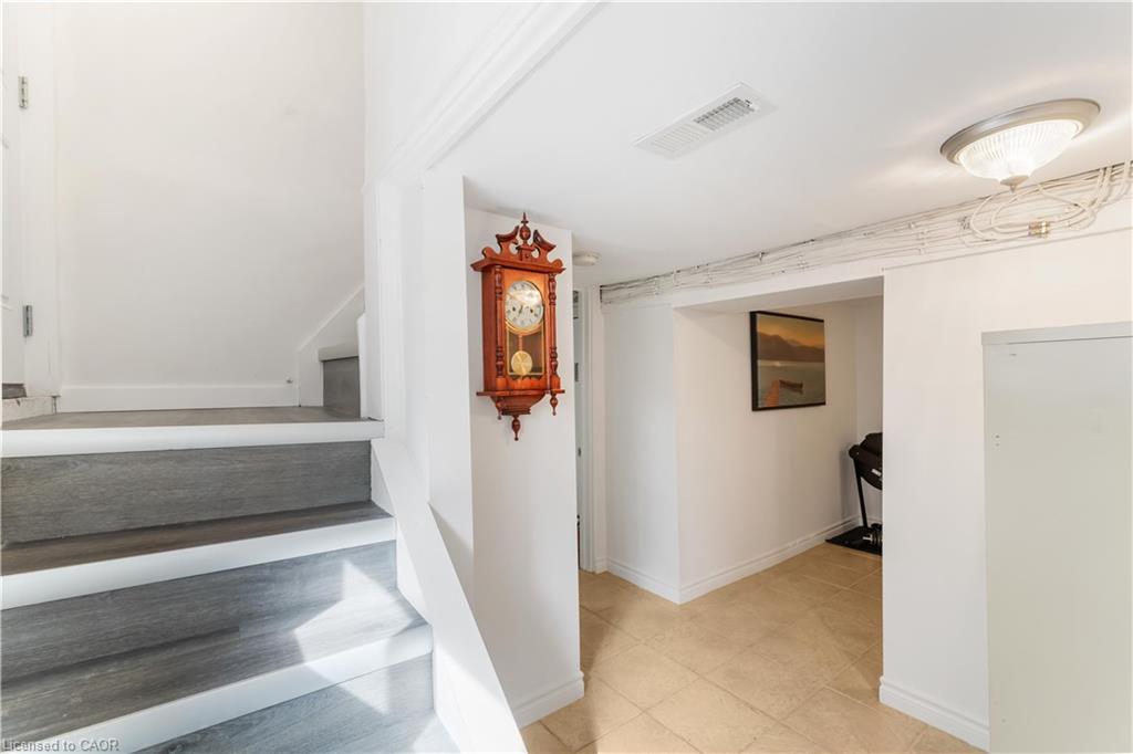 54 Weir Street S Property Photo 26