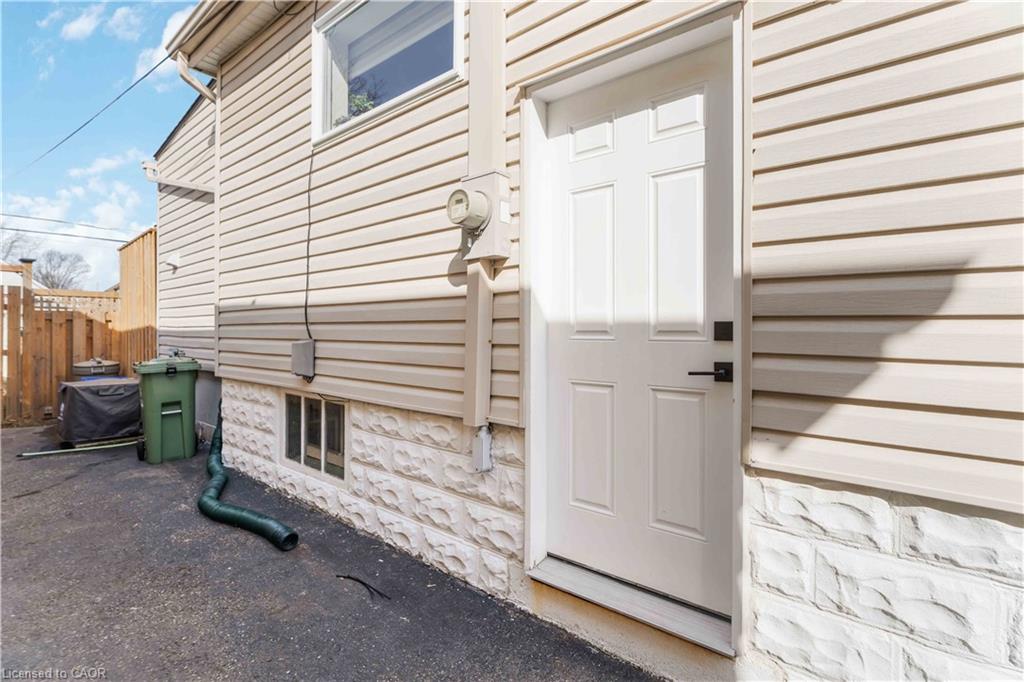 54 Weir Street S Property Photo 31
