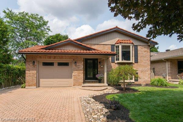 154 Ambleside Court Property Photo 3