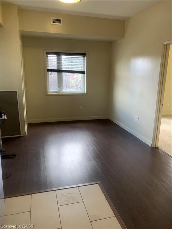 301-76 Sydney Street S Property Photo 8