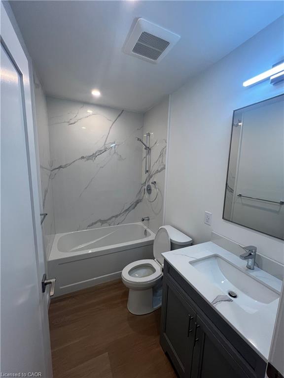 3-332 King Street W Property Photo 6