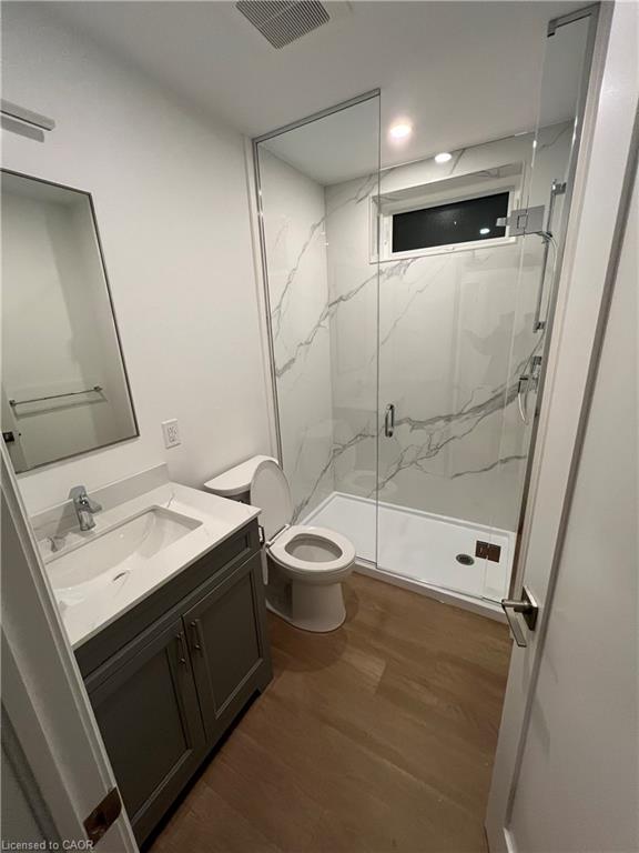 3-332 King Street W Property Photo 11