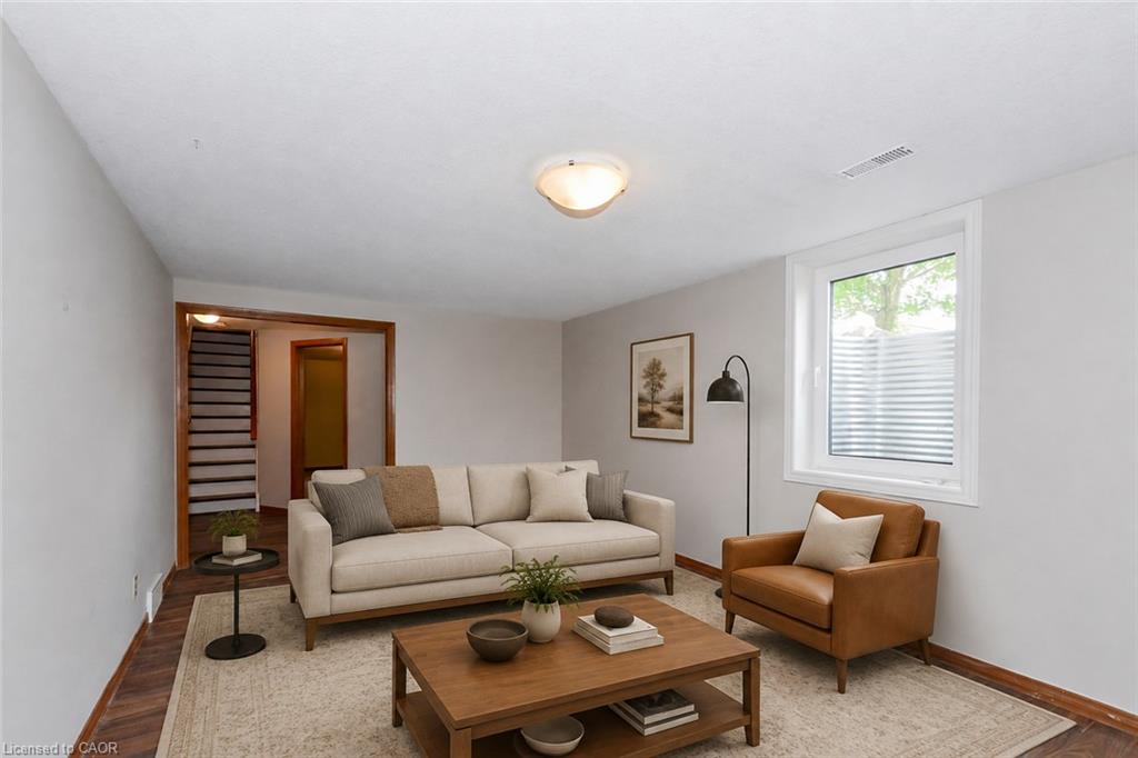 77 Wendy Crescent Property Photo 3