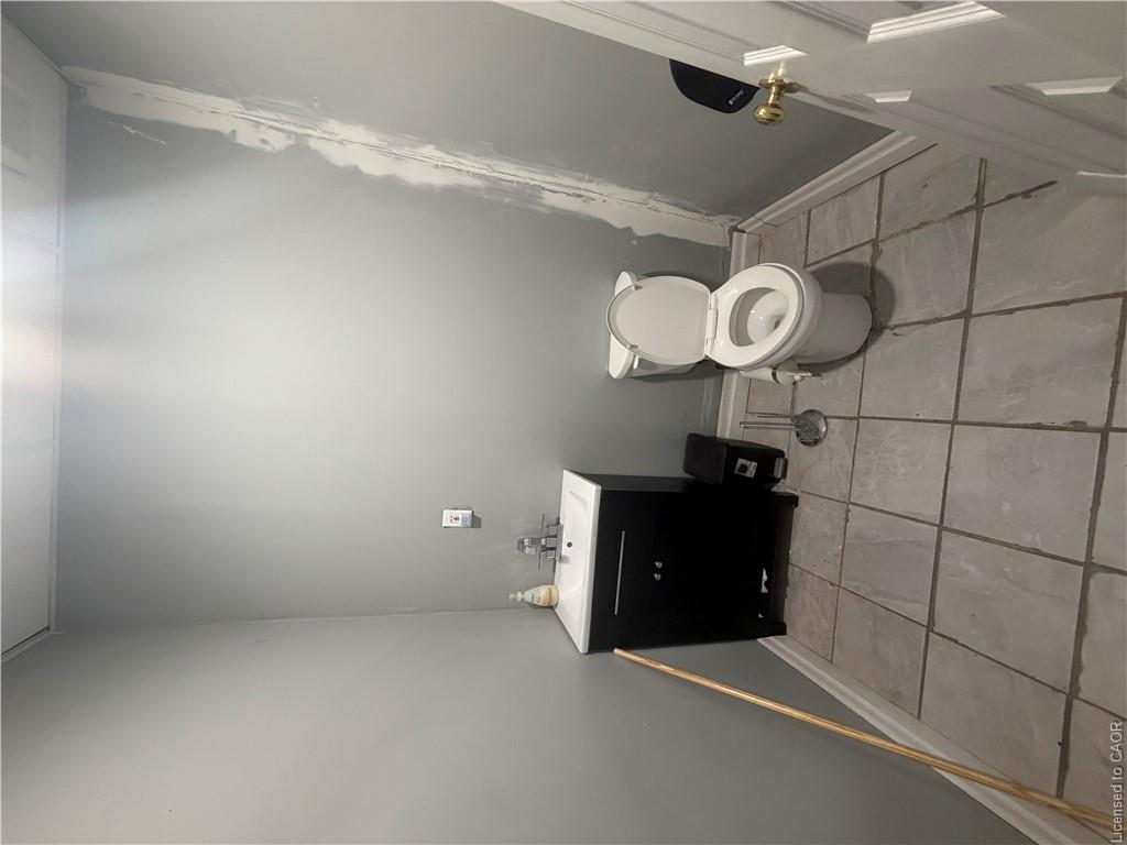 10 Sanford Avenue N Property Photo 8