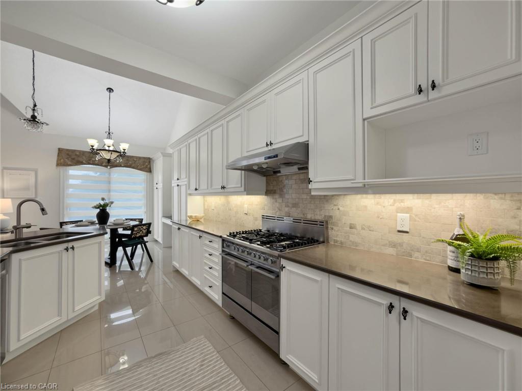 17-3353 Liptay Avenue Property Photo 15