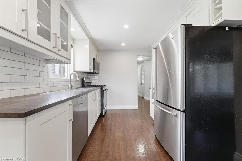 449 Exmoor Street Property Photo 8