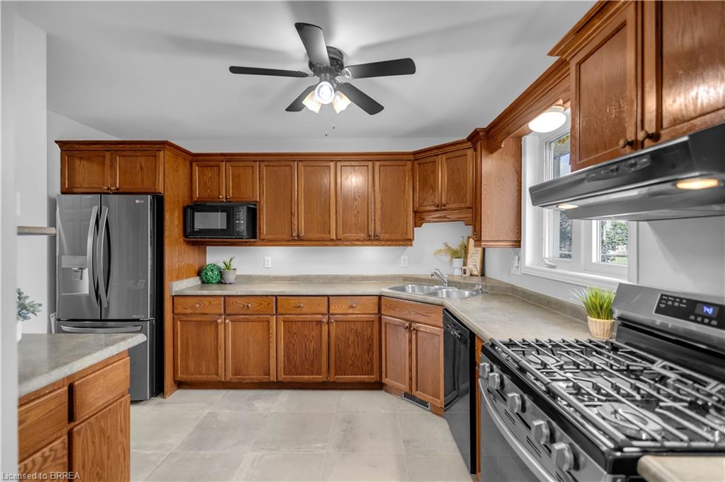 2020 John Street Property Photo 8