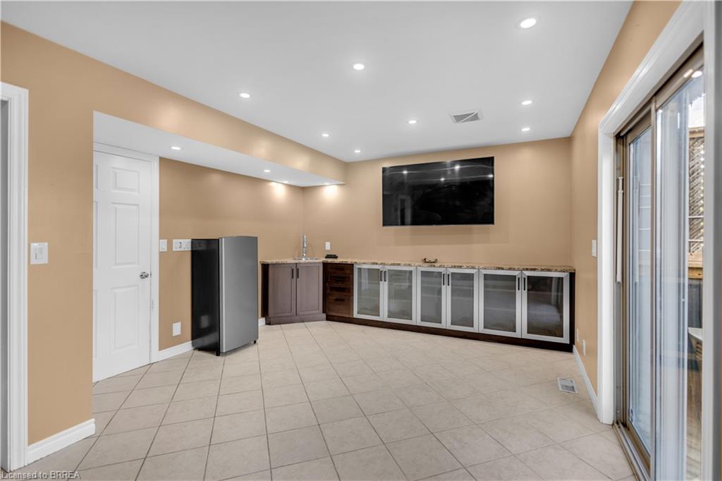 2020 John Street Property Photo 17