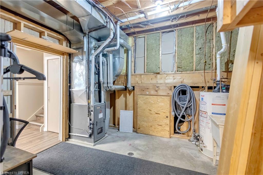 2020 John Street Property Photo 23