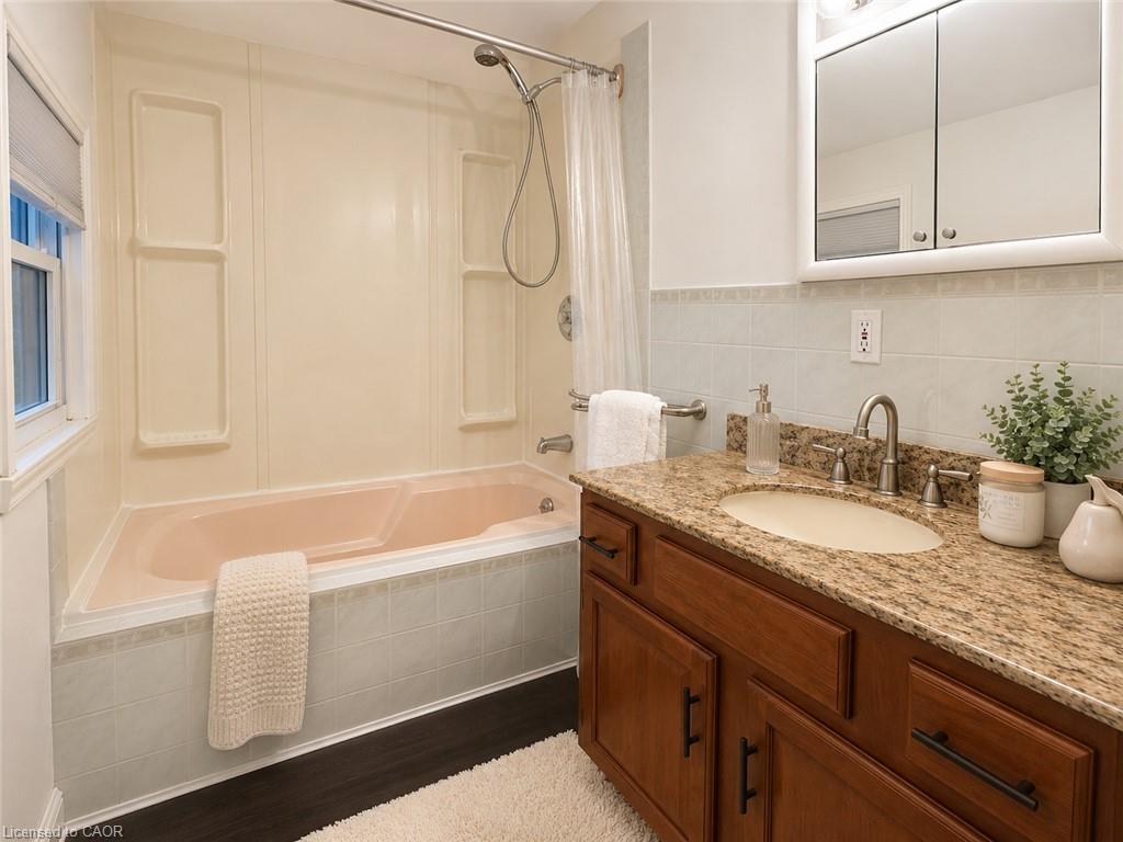 486 Scholfield Avenue N Property Photo 6