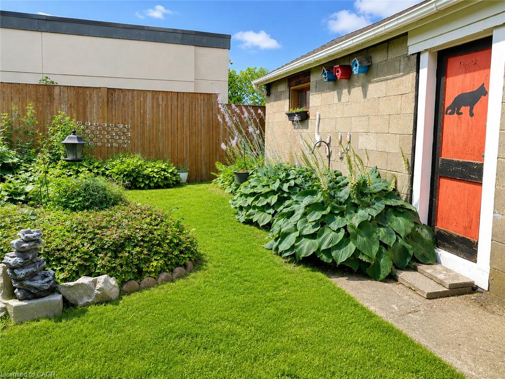 486 Scholfield Avenue N Property Photo 13