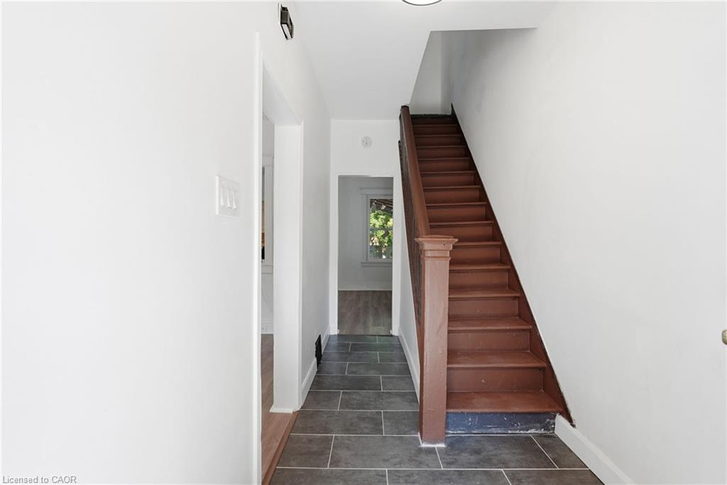 41 Barnesdale Avenue N Property Photo 4