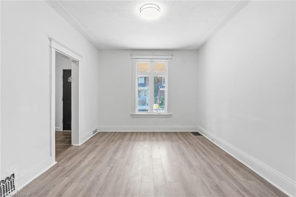 41 Barnesdale Avenue N Property Photo 5