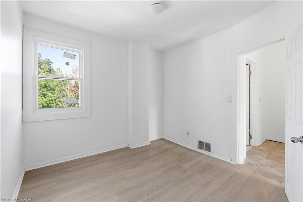 41 Barnesdale Avenue N Property Photo 15